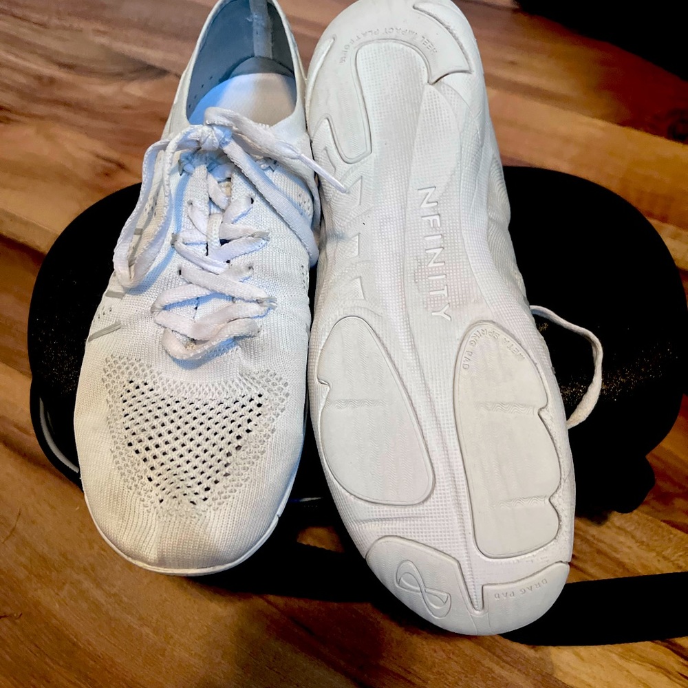 Nfinity Flyte Cheer Shoes Size 9